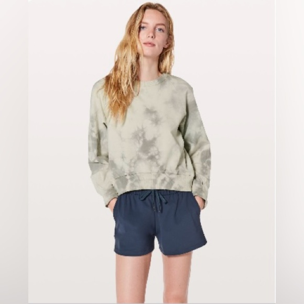 Lululemon It’s A Wash Sweatshirt, hi-low, long sleeve crew, size 6, Tie Die